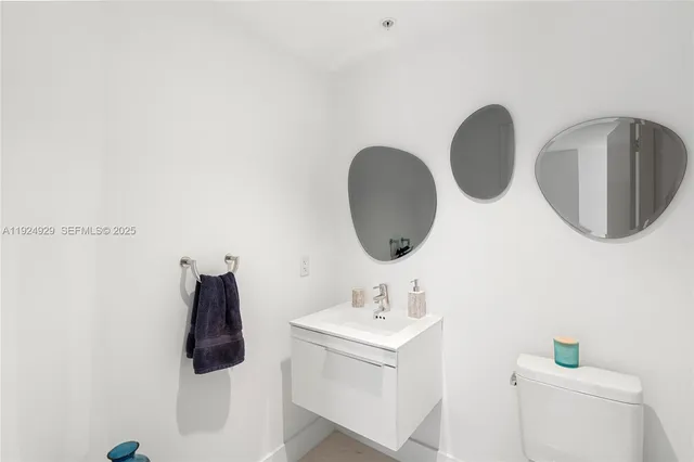 a living room filled with furniture and a book shelf