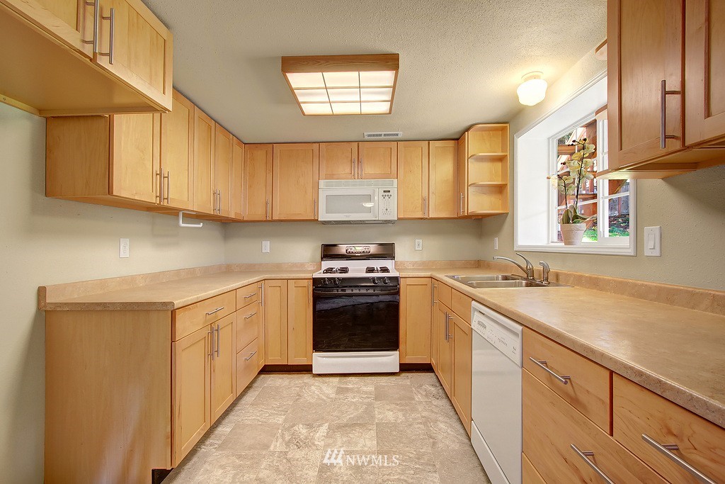 23723 5th Avenue West Bothell, WA 98021 - Photo 14 of 17