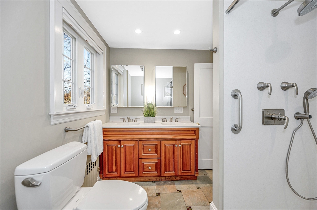 29 Knollwood Road Reading, MA 01867 - Photo 21 of 36 Gallery Image 21