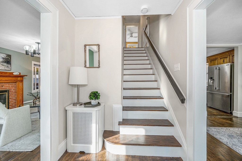 29 Knollwood Road Reading, MA 01867 - Photo 4 of 36 Gallery Image 4