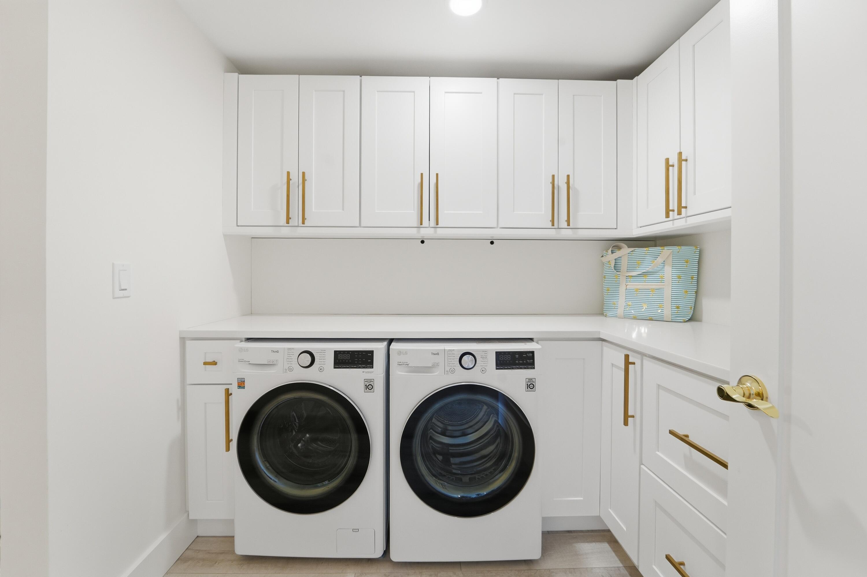 2501 Marina Isle Way, Unit 203 Jupiter, FL 33477 - Photo 36 of 67 Laundry Room