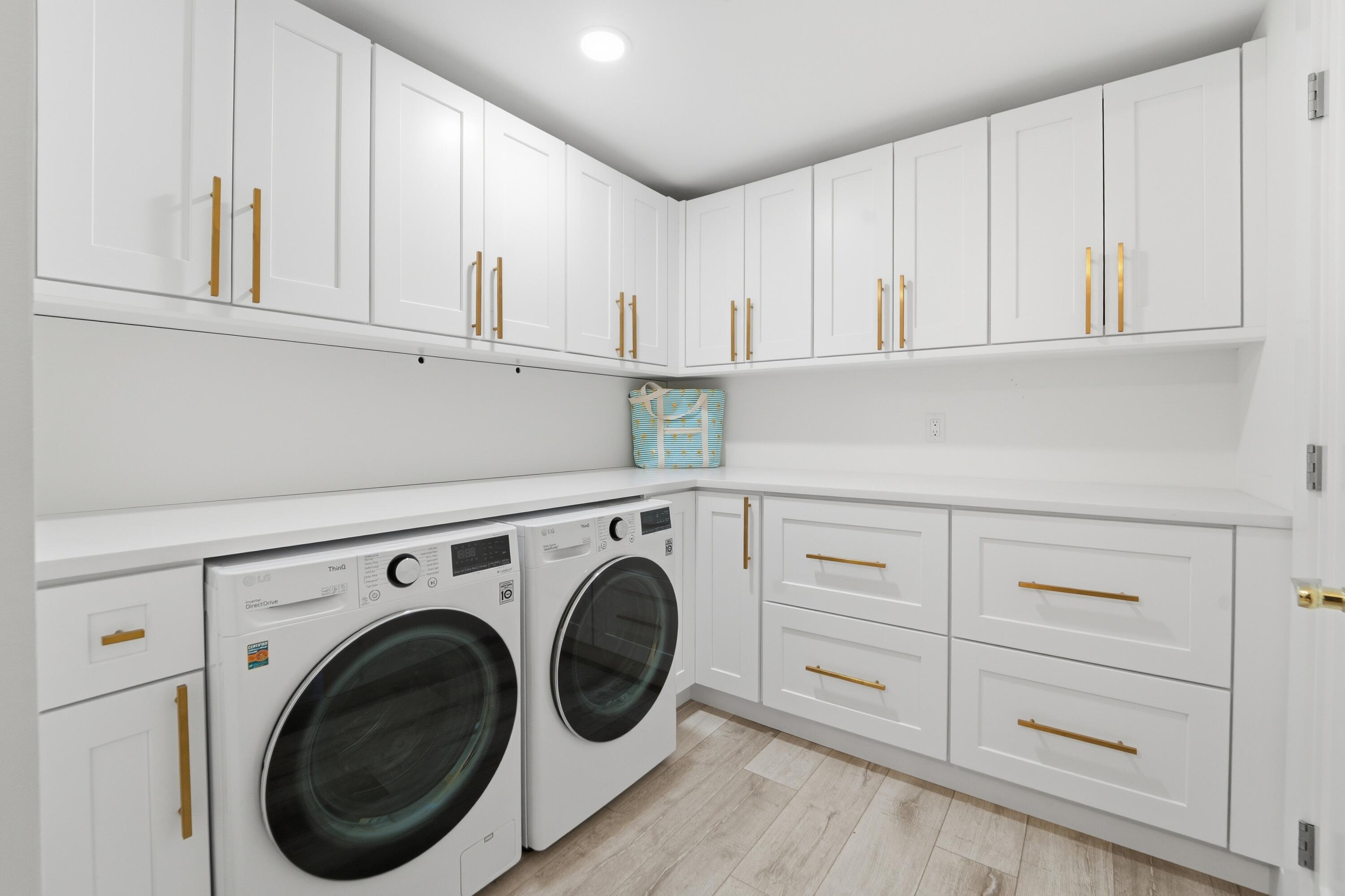 2501 Marina Isle Way, Unit 203 Jupiter, FL 33477 - Photo 37 of 67 Laundry Room
