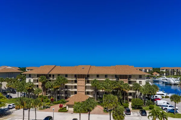 $590,000 | 2501 Marina Isle Way, Unit 203, Jupiter, FL 33477