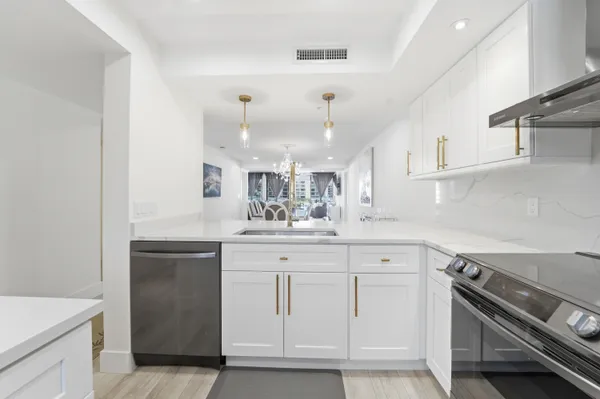 $590,000 | 2501 Marina Isle Way, Unit 203, Jupiter, FL 33477