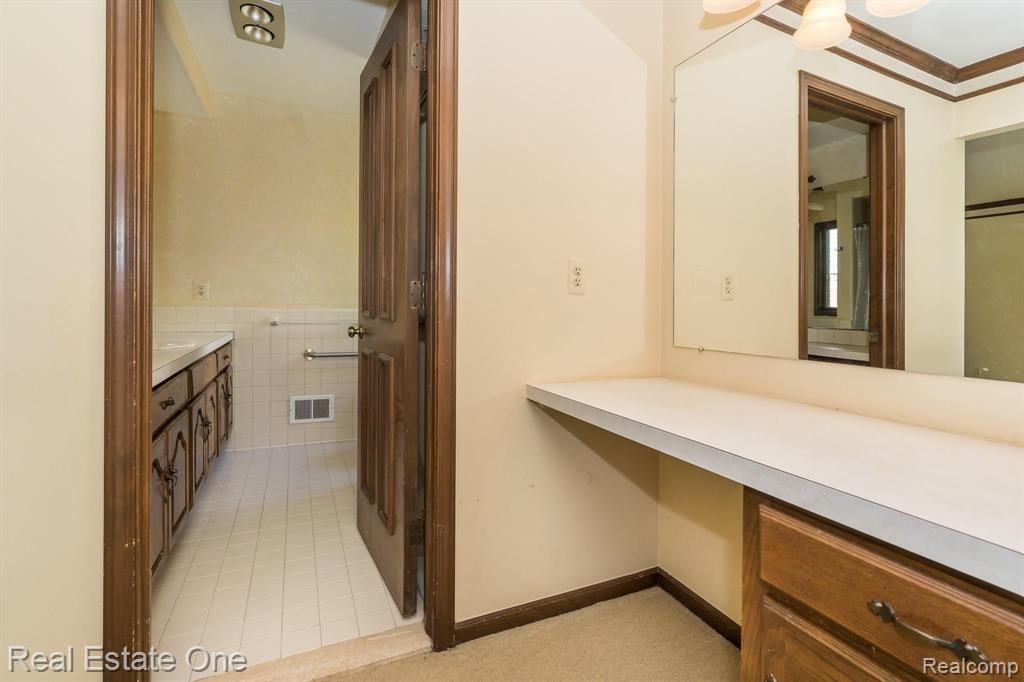 630 Baker Street Rochester Hills, MI 48307 - Photo 15 of 33