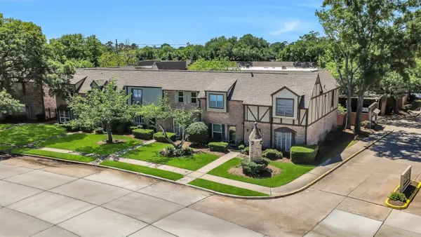 $1,900 | 14703 Barryknoll Lane, Unit 11, Houston, TX 77079