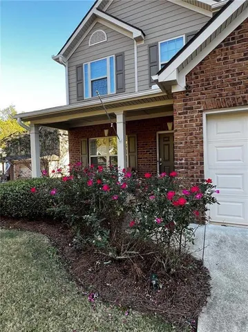 a front view of house and yard