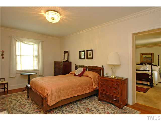 122 Montgomery Street Raleigh, NC 27607 - Photo 8 of 12 Master Suite