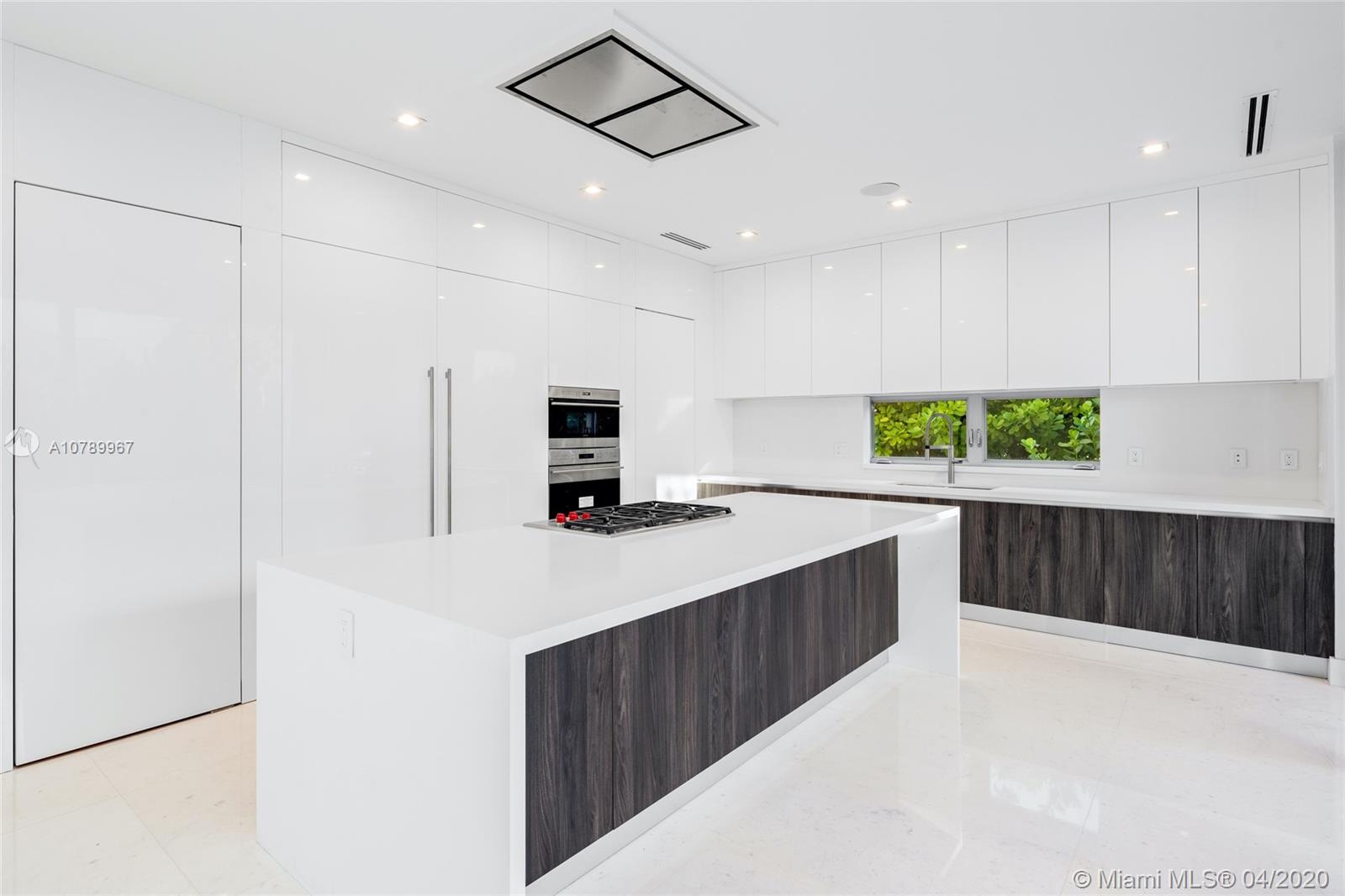 515 Harbor Drive Key Biscayne, FL 33149 - Photo 1 of 44