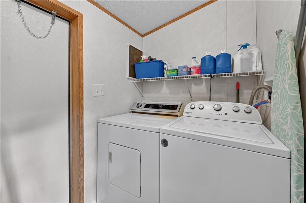 640 Deana Way Rochester, PA 15074 - Photo 15 of 20 a utility room with dryer and washer