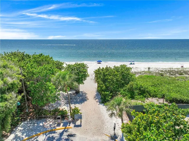 $359,900 | 3972 Bishopwood Court East, Unit 2203, Naples, FL 34114