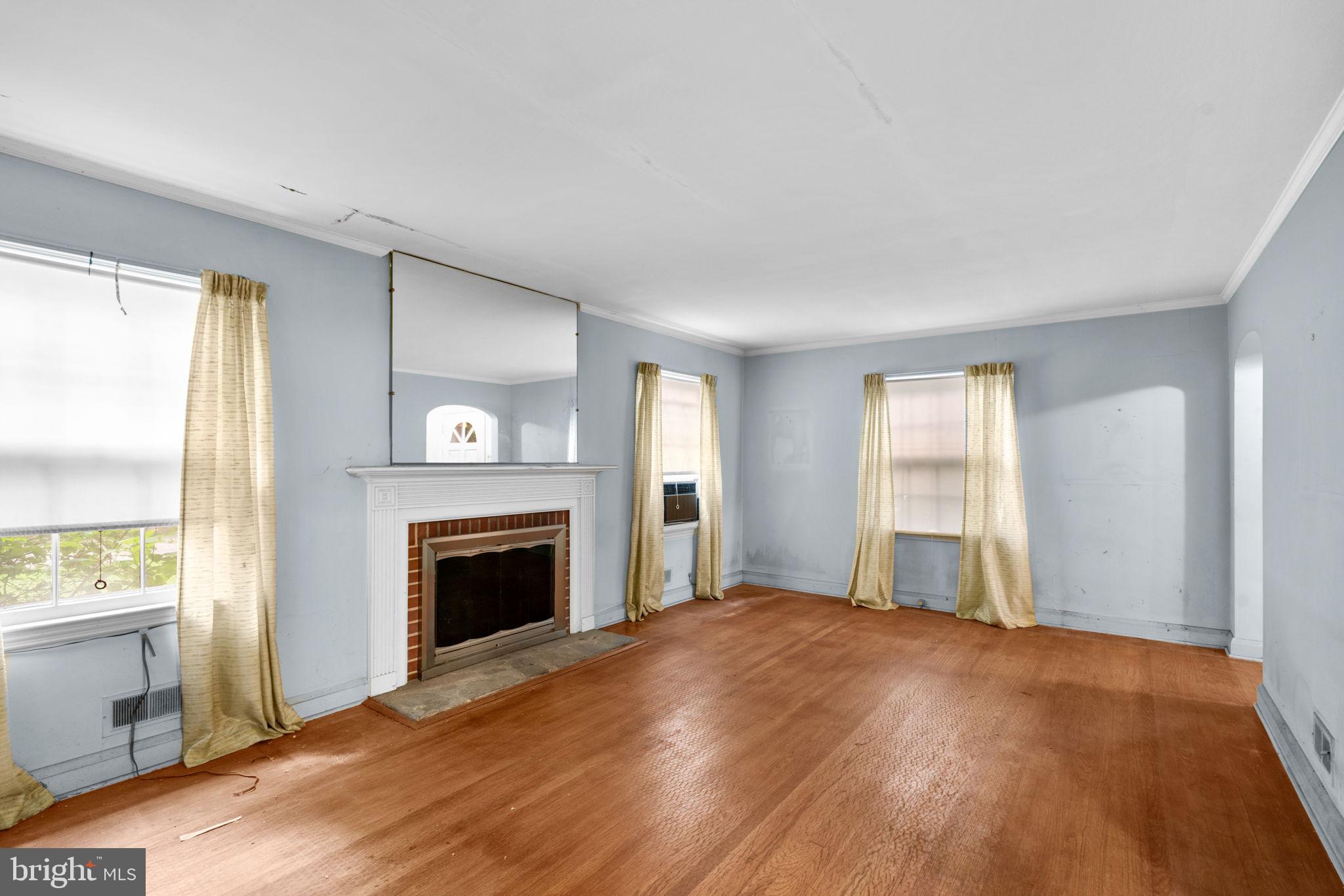 6824 Campfield Road Gwynn Oak, MD 21207 - Photo 2 of 40 Living Room