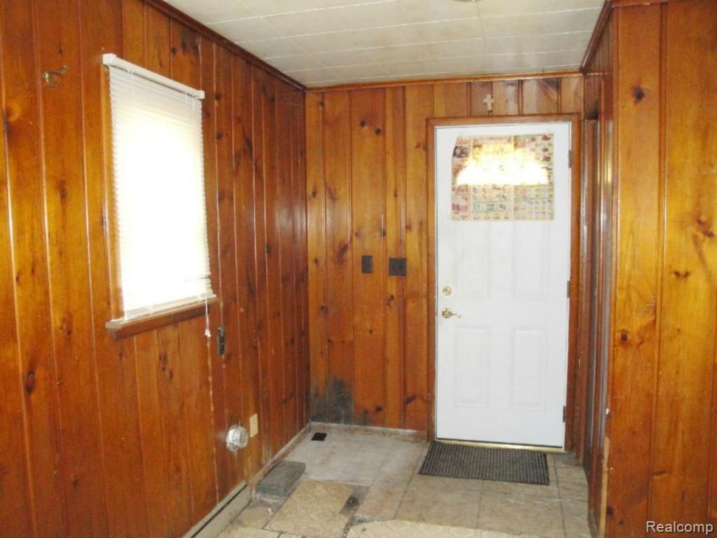 3338 Bullock Road Brown City, MI 48416 - Photo 7 of 14 Mud room