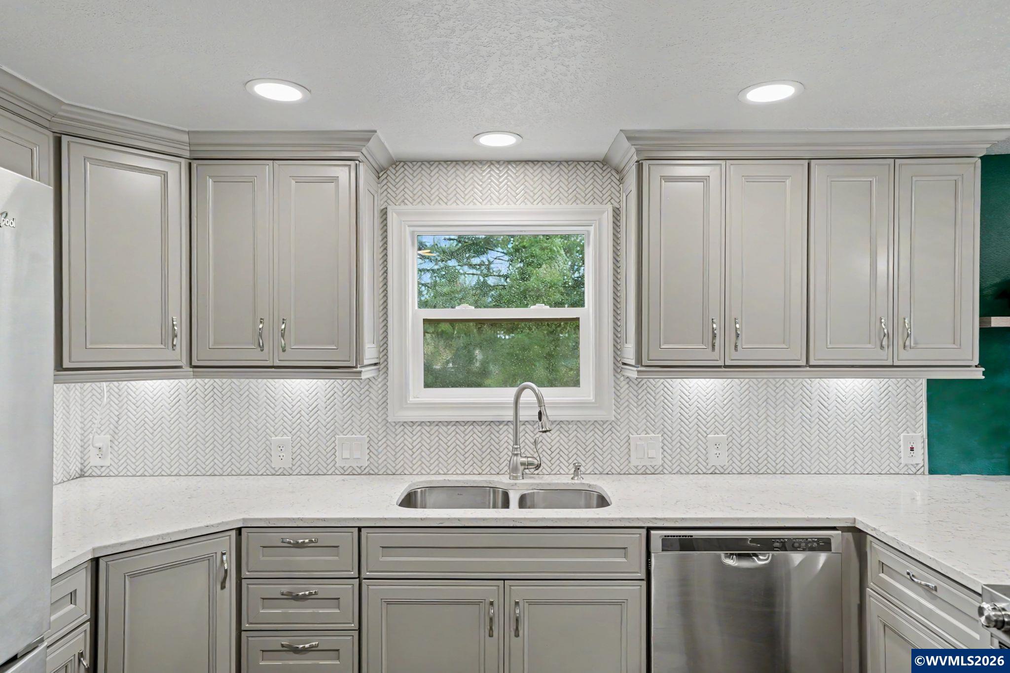2340 Southwest Queen Avenue Albany, OR 97321 - Photo 13 of 50