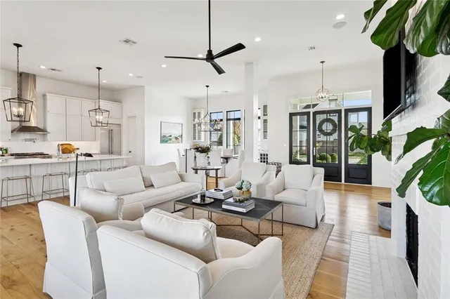 $1,185,000 | 801 Chretien Point Avenue, Covington, LA 70433