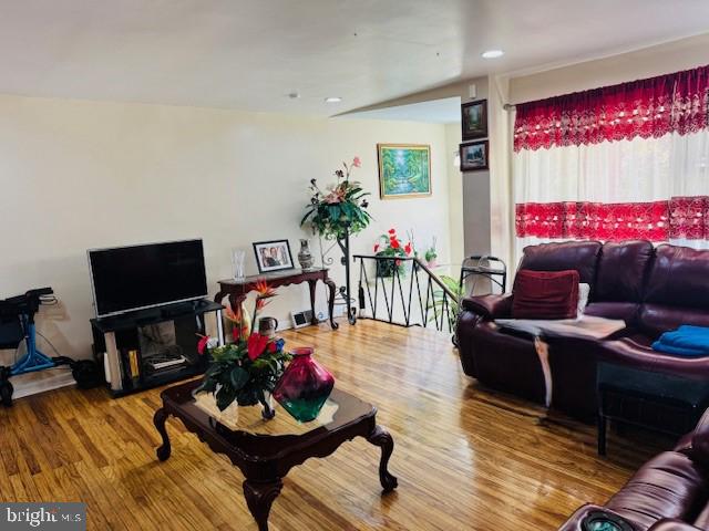 3703 Lankenau Road Philadelphia, PA 19131 - Photo 6 of 18 Living Room