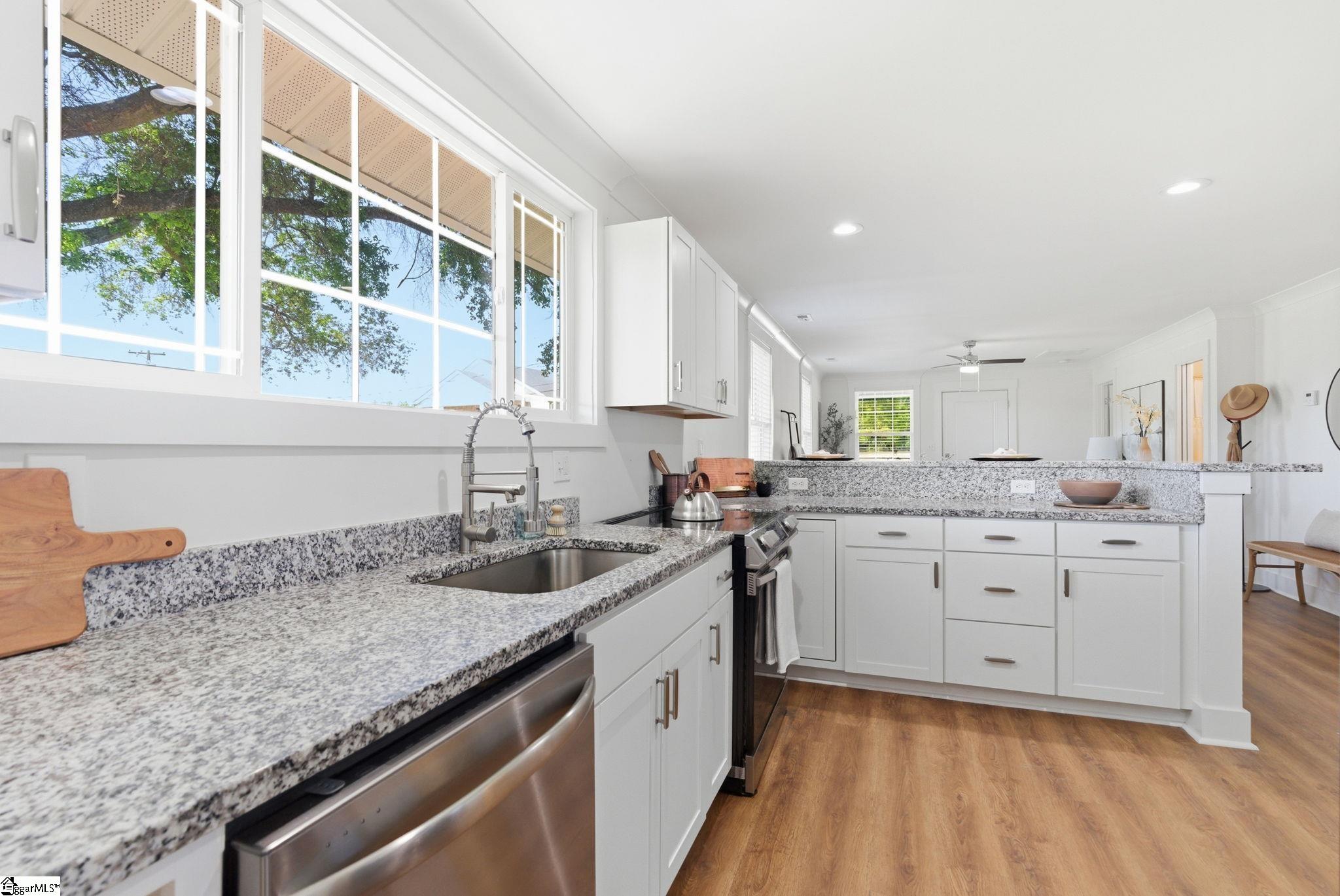 19 Jamison Street Greenville, SC 29611 - Photo 3 of 42