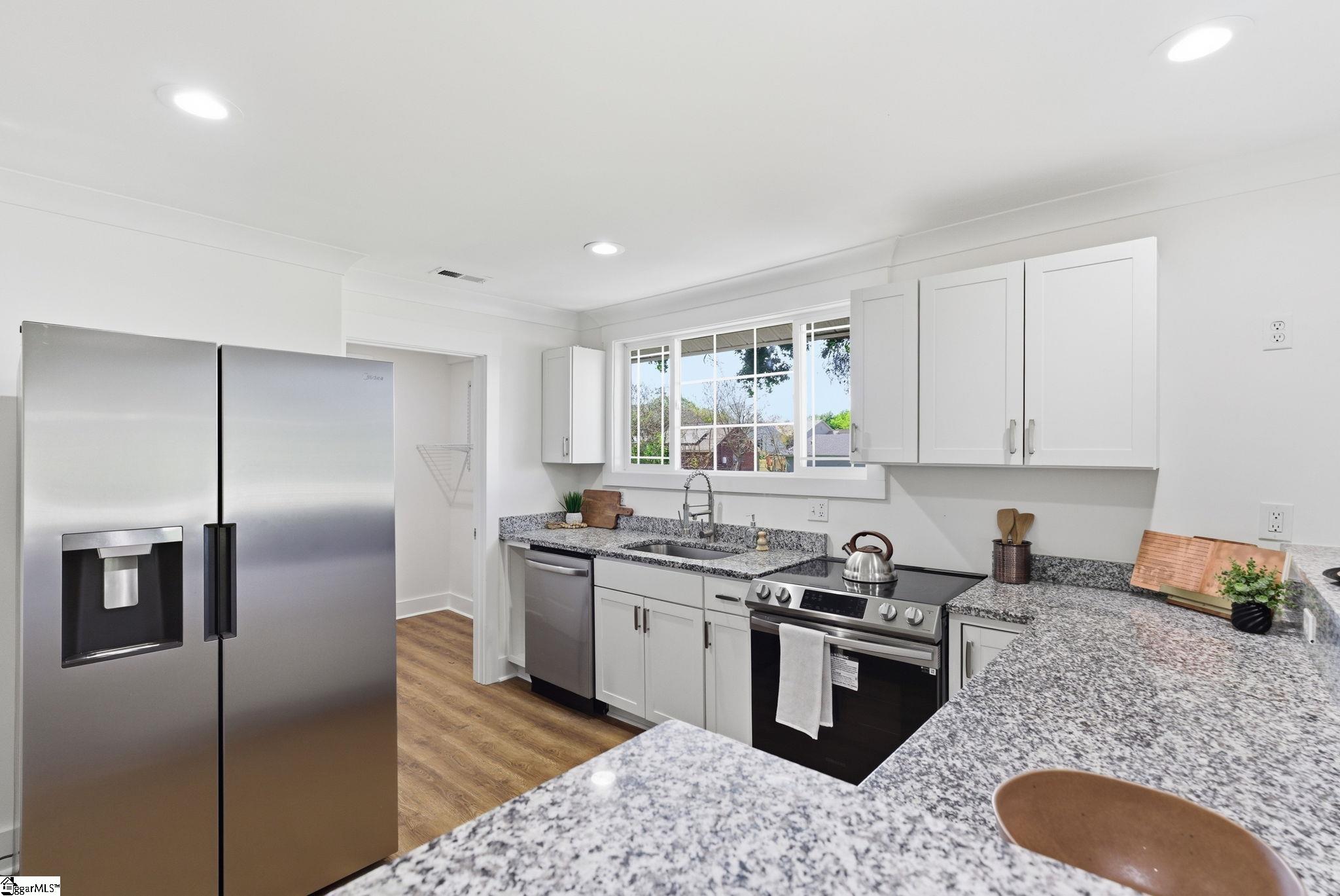 19 Jamison Street Greenville, SC 29611 - Photo 7 of 42