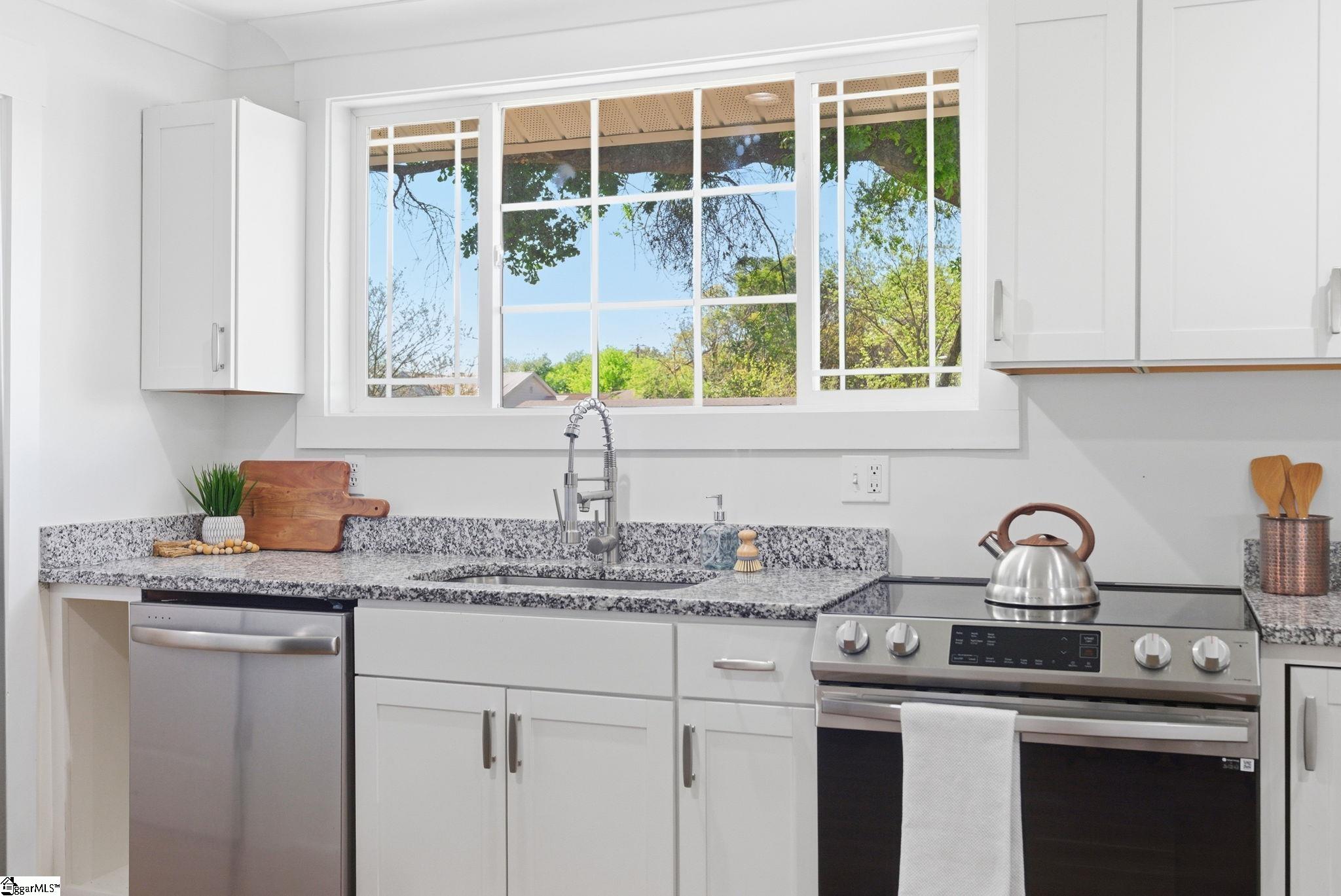 19 Jamison Street Greenville, SC 29611 - Photo 9 of 42