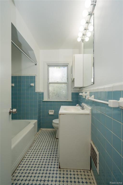 24844 Landau Center Line, MI 48015 - Photo 25 of 58