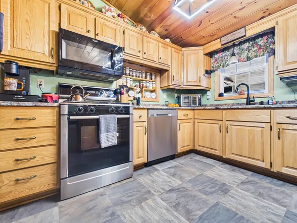 $399,900 | 361 Jackson Lodge Road, Canaan, VT 05903
