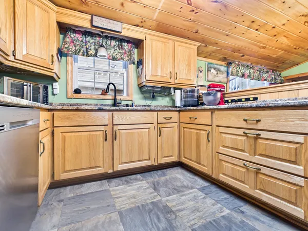 $399,900 | 361 Jackson Lodge Road, Canaan, VT 05903