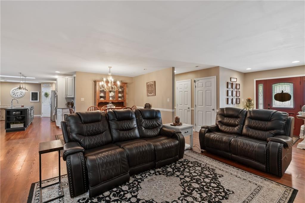 16 South Cowan Road Carnegie, PA 15106 - Photo 6 of 47
