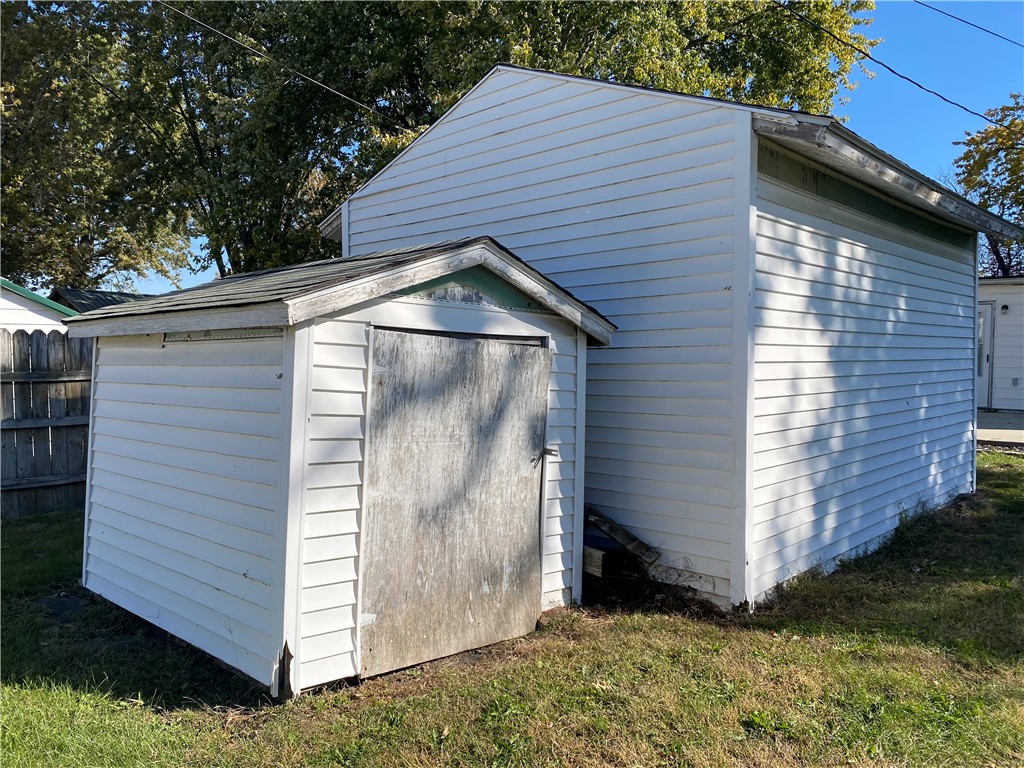 809 Southwest 3rd Street Casey, IL 62420 - Photo 5 of 13 Gallery Image 5