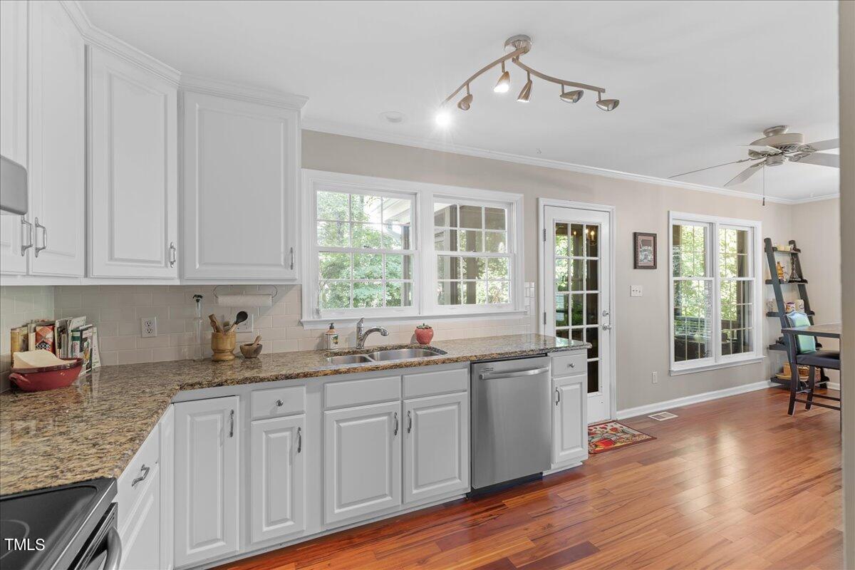 6816 Chasewick Circle Raleigh, NC 27615 - Photo 13 of 39 Kitchen