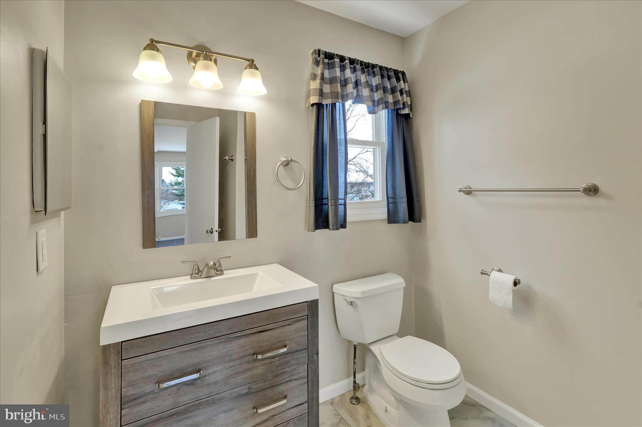 438 Coach House Lane Lititz, PA 17543 - Photo 24 of 47 Primary Bathroom