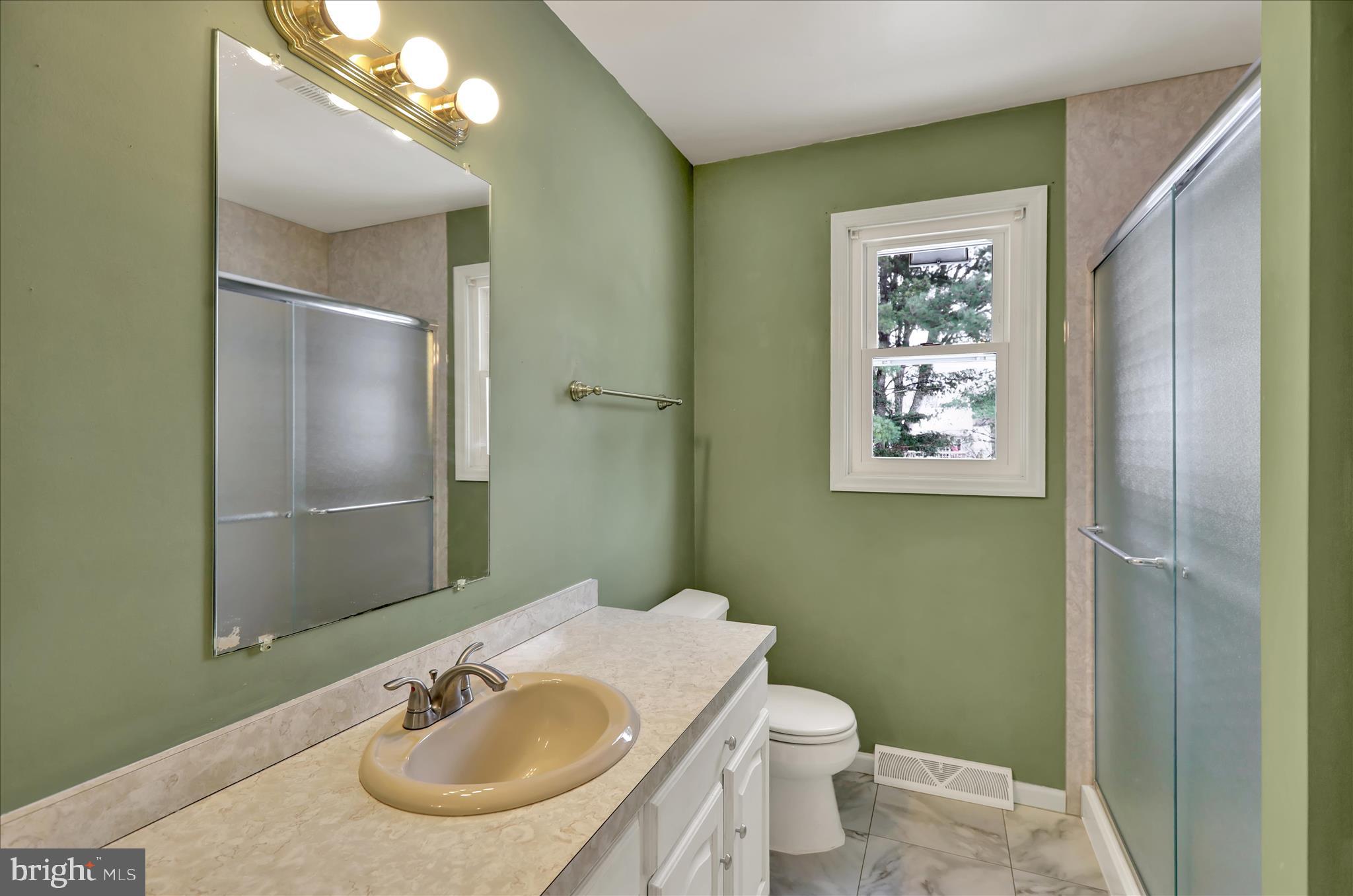 438 Coach House Lane Lititz, PA 17543 - Photo 26 of 47 Hall Bathroom