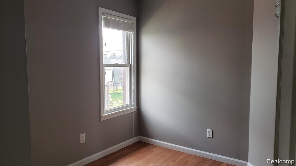 17524 Martin Road Roseville, MI 48066 - Photo 8 of 12