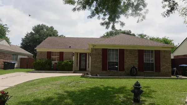 $2,200 | 7009 Shadow Bend Drive, Fort Worth, TX 76137