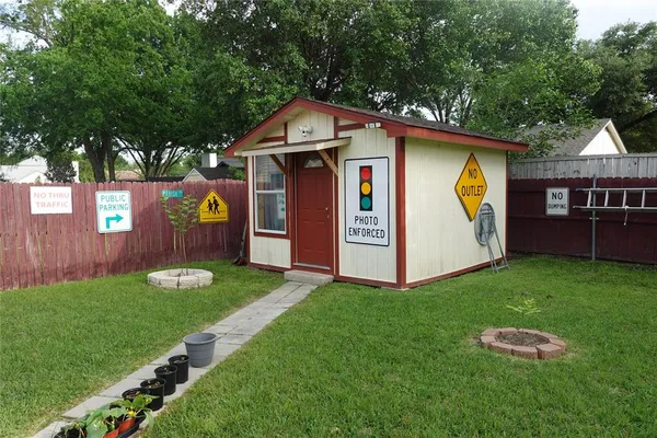 a view of outdoor space yard and front view of a house