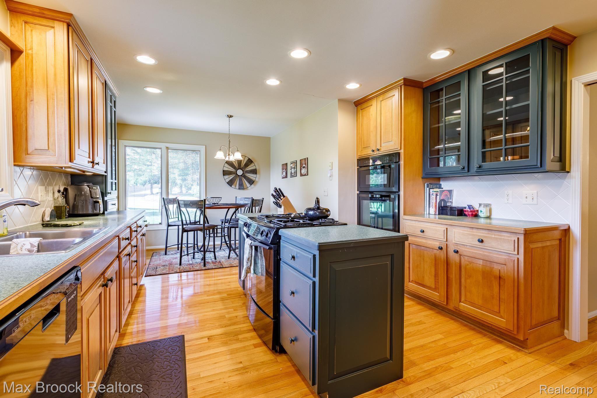 856 GreenView Court Rochester, MI 48307 - Photo 6 of 35 856 Green View Ct-6.jpg
