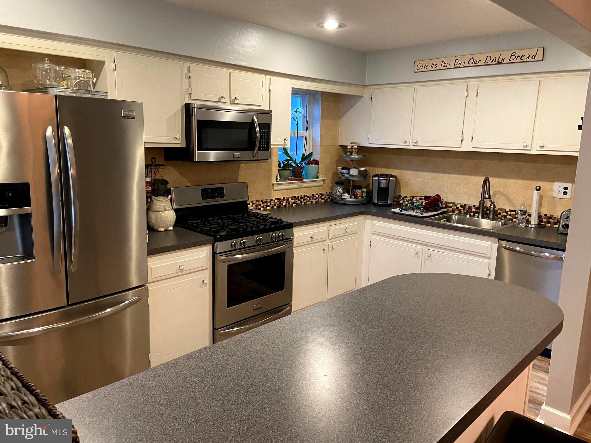 210 Hickory Hill Road Philadelphia, PA 19154 - Photo 9 of 28 Gallery Image 9