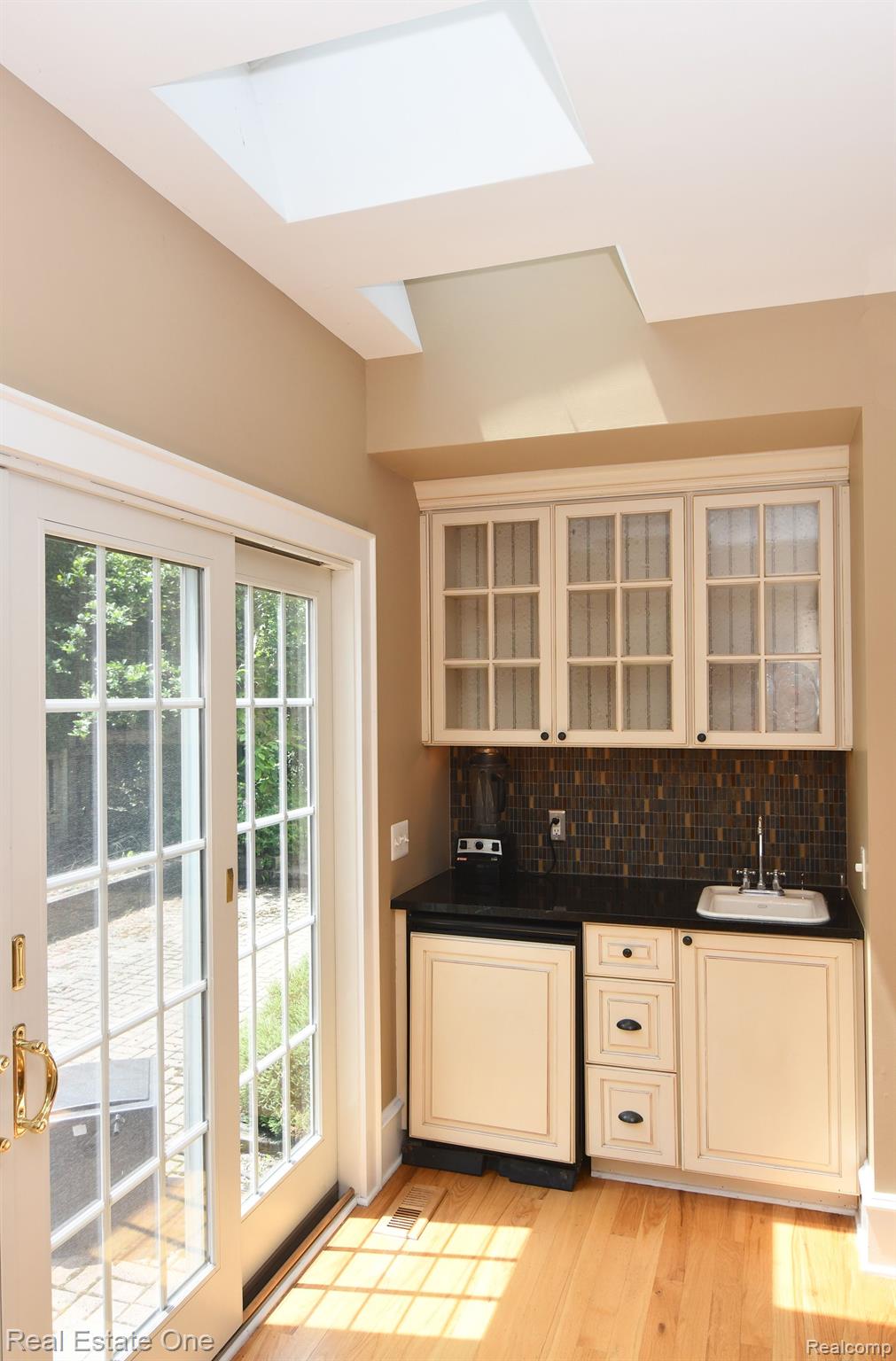 69 South Holcomb Road Clarkston, MI 48346 - Photo 21 of 68 Wet Bar in Nook