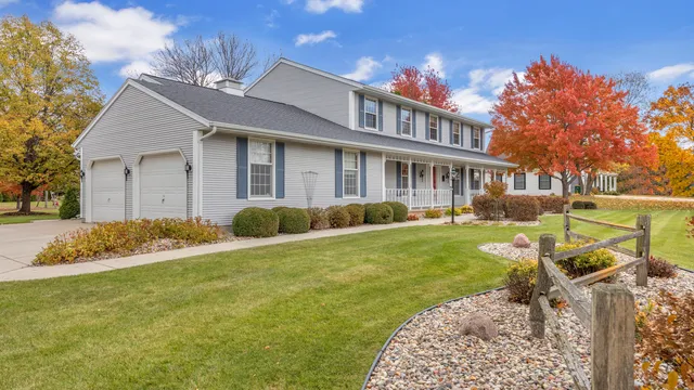 $579,900 | 909 Country Club Lane, Fond du Lac, WI 54935