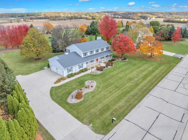 $579,900 | 909 Country Club Lane, Fond du Lac, WI 54935