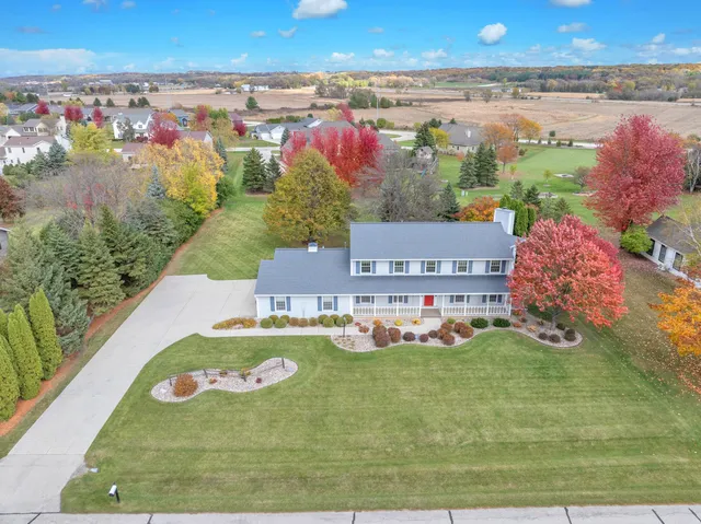 $579,900 | 909 Country Club Lane, Fond du Lac, WI 54935