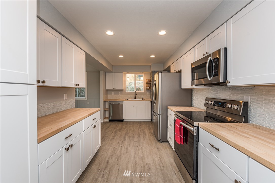 134 Spring Road Port Angeles, WA 98362 - Photo 6 of 20 Gallery Image 6