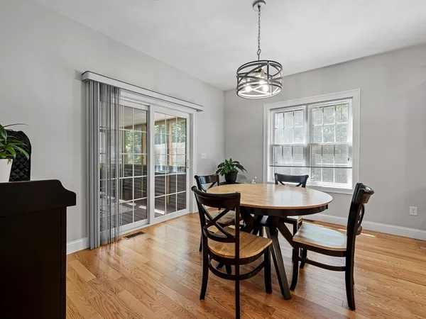 $750,000 | 85 East Street, Uxbridge, MA 01569