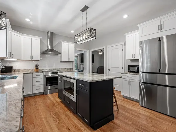 $750,000 | 85 East Street, Uxbridge, MA 01569