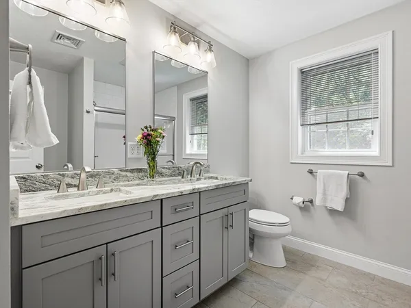 $750,000 | 85 East Street, Uxbridge, MA 01569