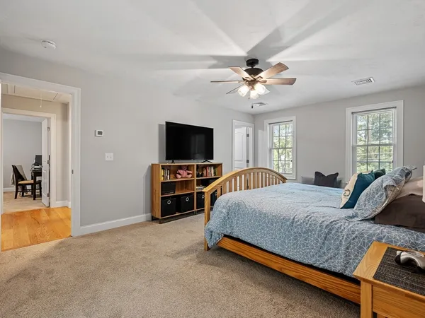 $750,000 | 85 East Street, Uxbridge, MA 01569