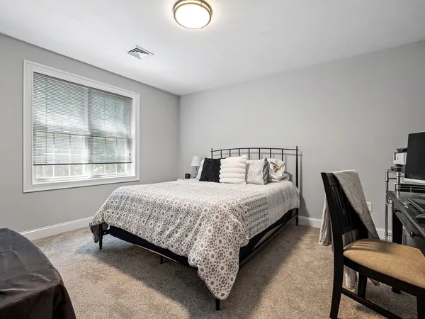 $750,000 | 85 East Street, Uxbridge, MA 01569