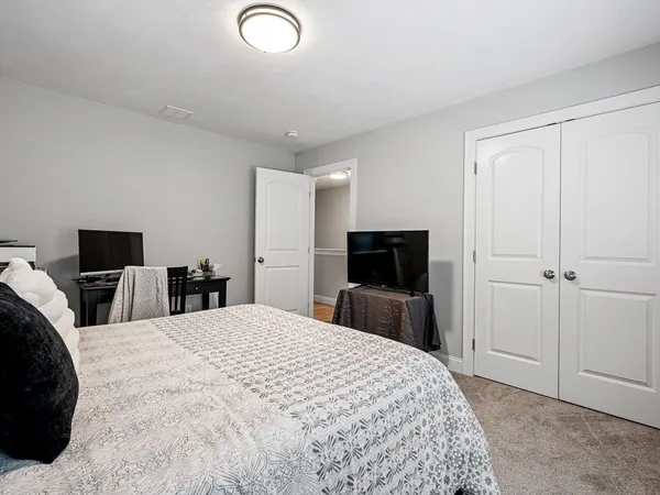 $750,000 | 85 East Street, Uxbridge, MA 01569