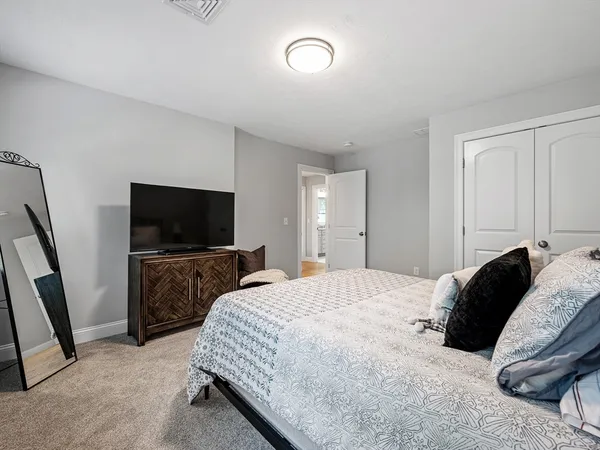 $750,000 | 85 East Street, Uxbridge, MA 01569