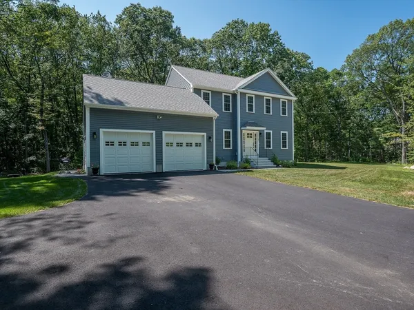 $750,000 | 85 East Street, Uxbridge, MA 01569