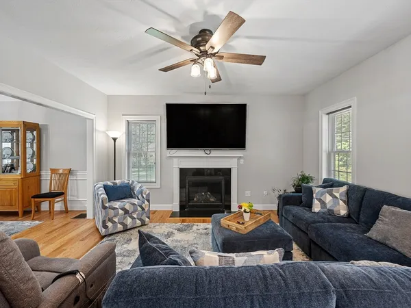 $750,000 | 85 East Street, Uxbridge, MA 01569